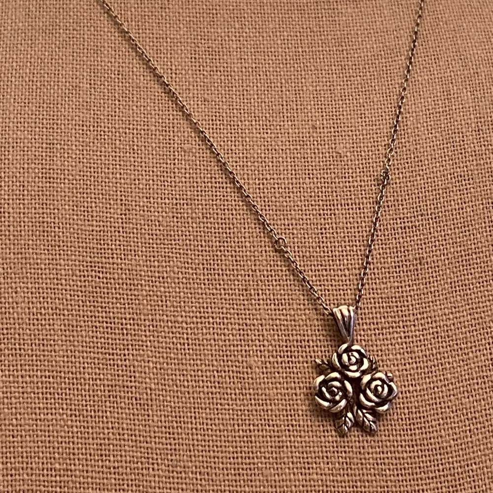 Beautiful 925 Sterling Silver Rose Pendant with no chain - Picture 2 of 8